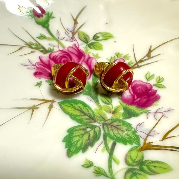 Vintage red/gold clip on knot earrings - Picture 1 of 5